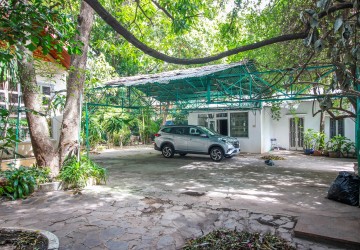 3 Bedroom Villa with Pool For Rent - Tonle Bassac, Phnom Penh thumbnail