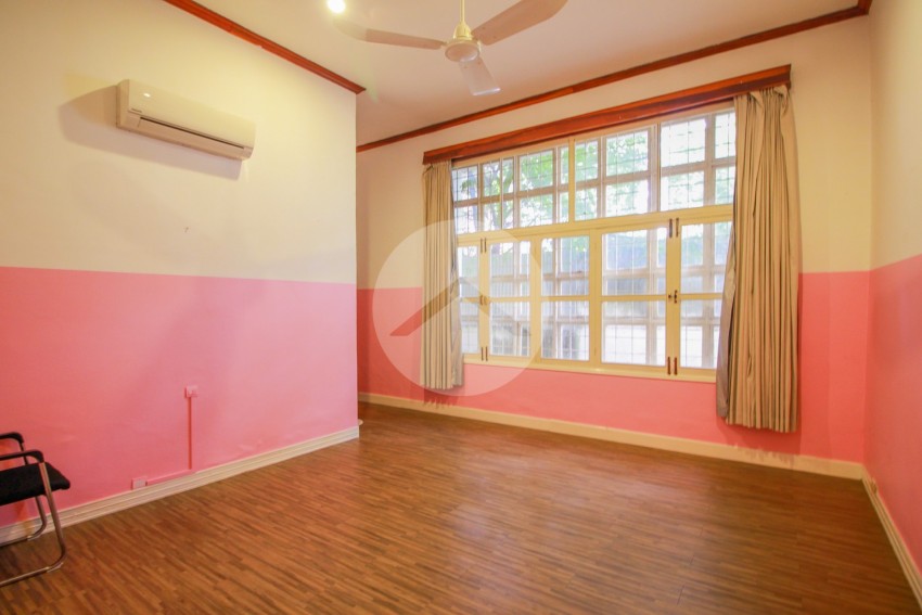 3 Bedroom Villa with Pool For Rent - Tonle Bassac, Phnom Penh