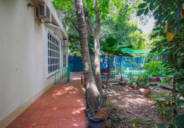 3 Bedroom Villa with Pool For Rent - Tonle Bassac, Phnom Penh thumbnail