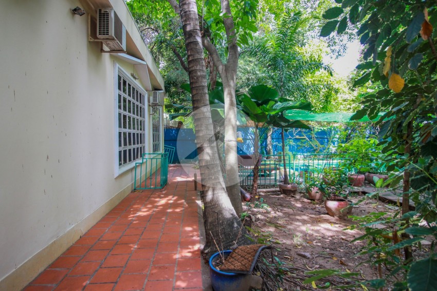 3 Bedroom Villa with Pool For Rent - Tonle Bassac, Phnom Penh