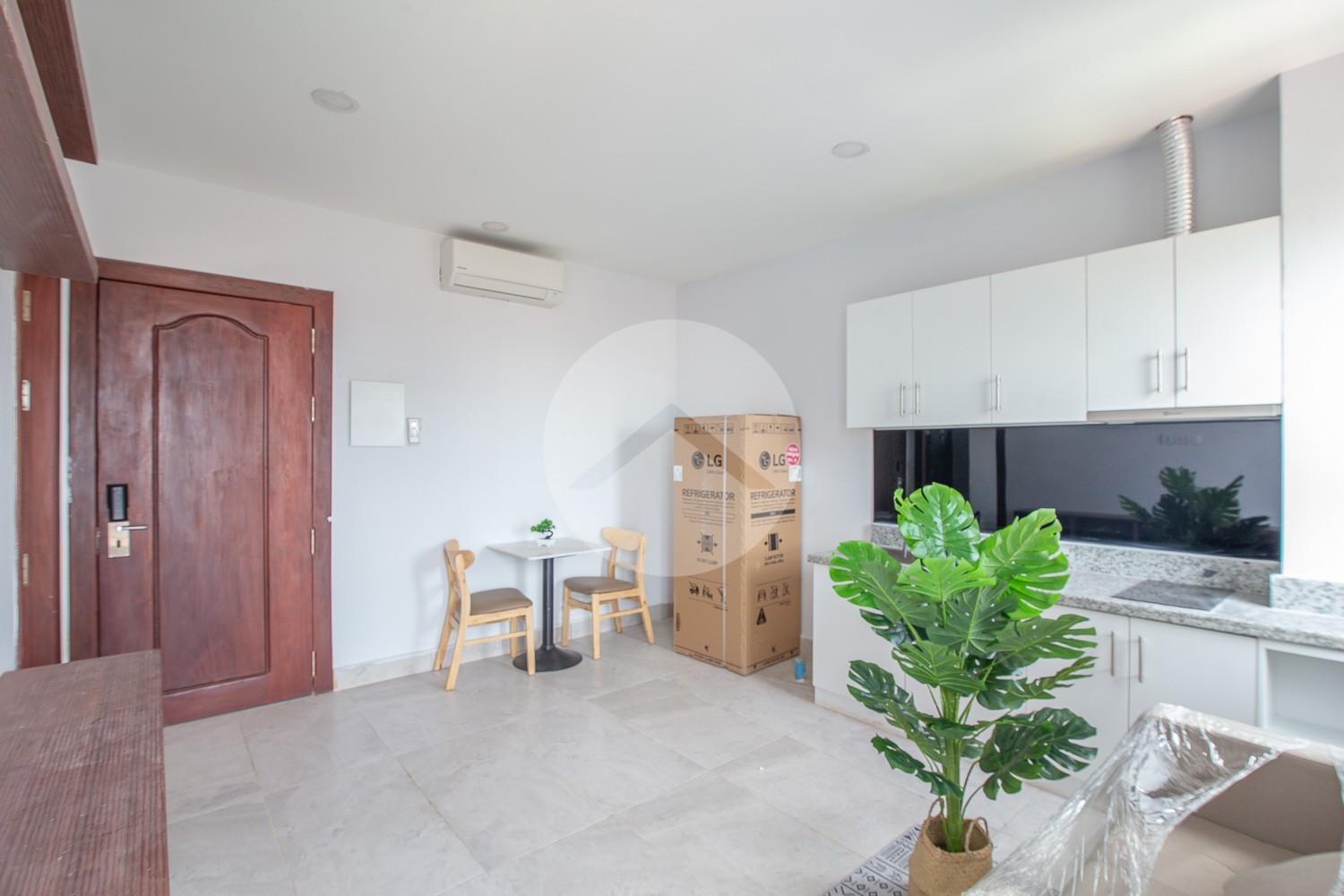 1 Bedroom Apartment For Rent - Phsa Chas, Daun Penh, Phnom Penh - Image 9