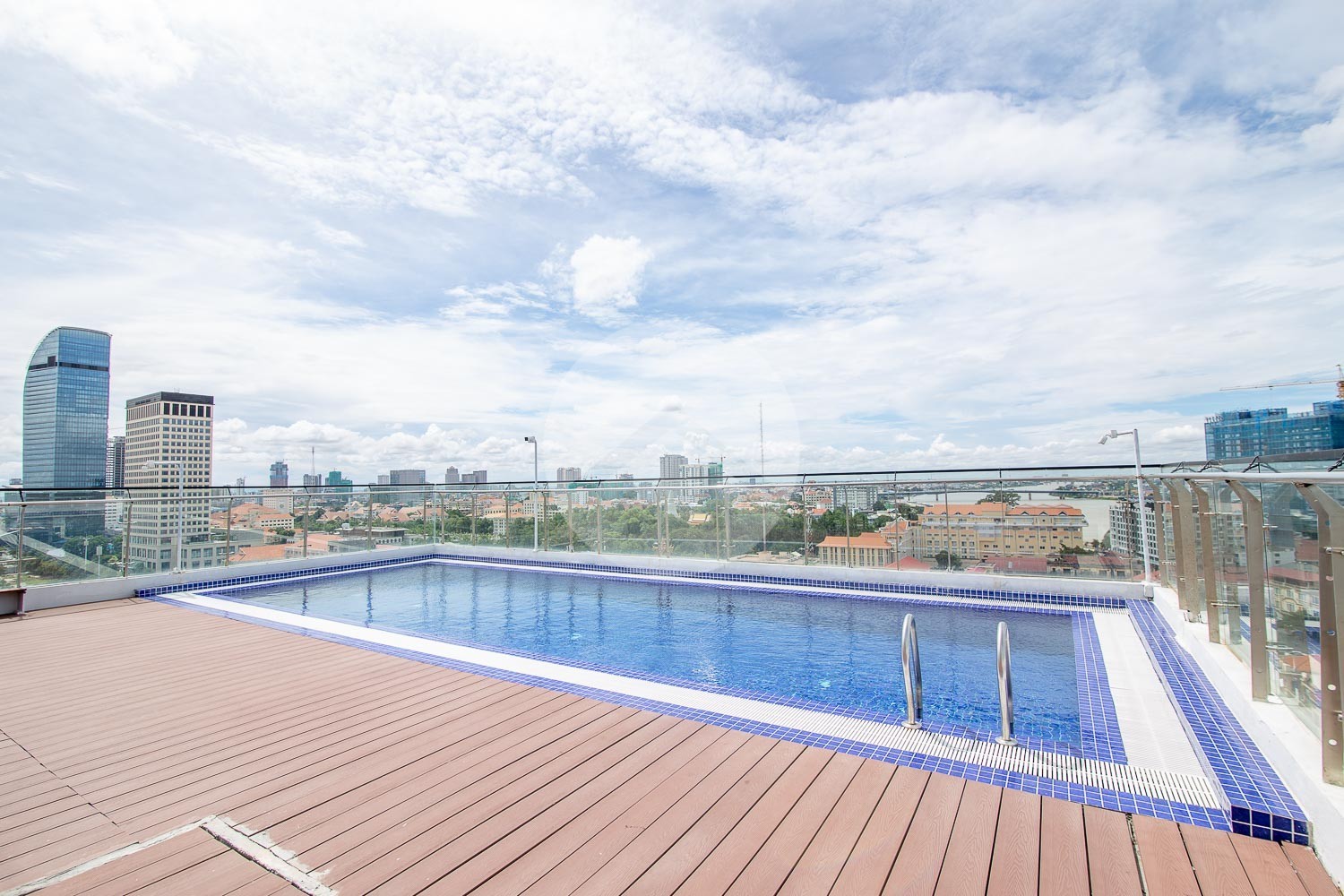 1 Bedroom Apartment For Rent - Phsa Chas, Daun Penh, Phnom Penh - Image 10