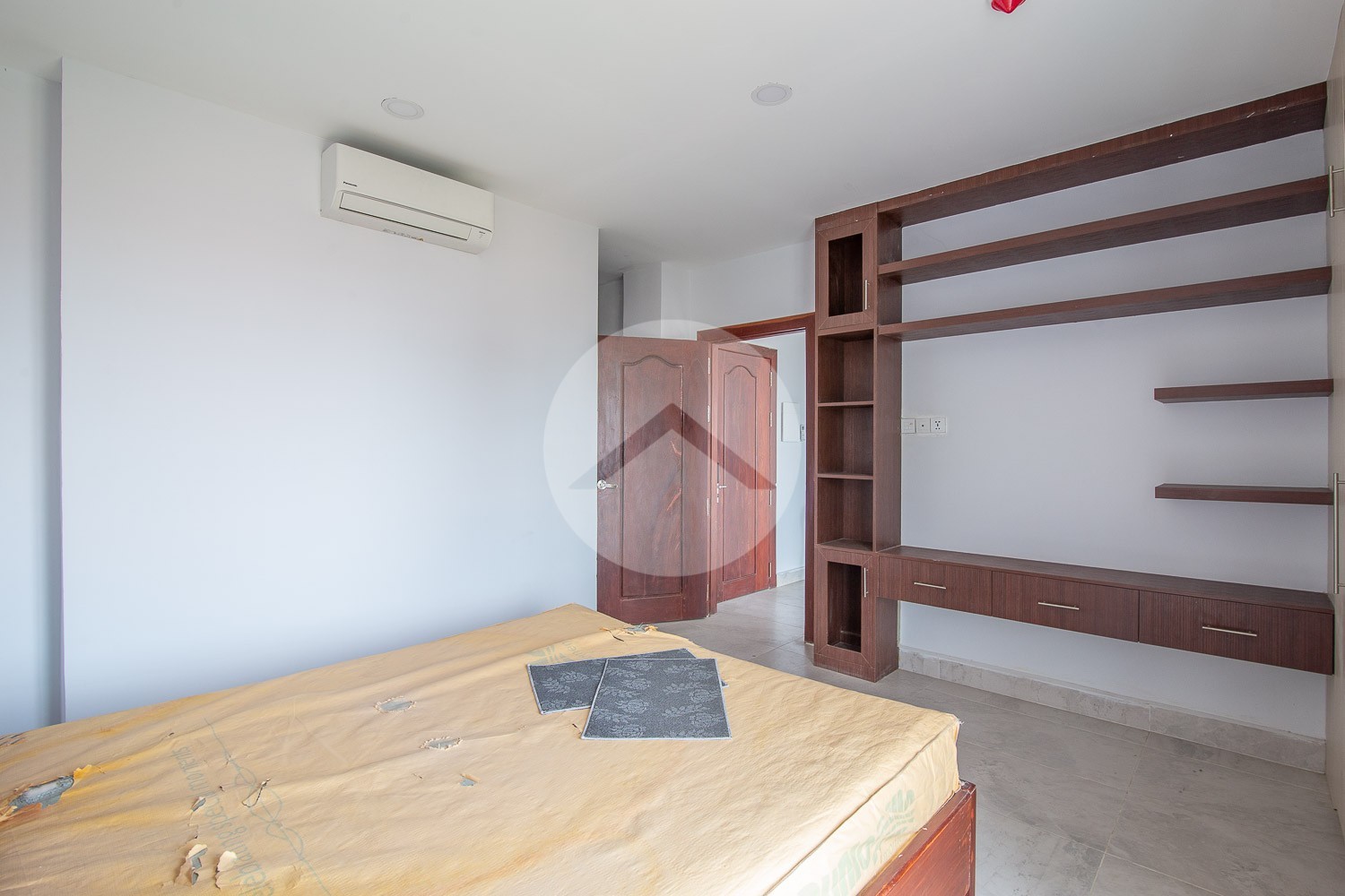 1 Bedroom Apartment For Rent - Phsa Chas, Daun Penh, Phnom Penh - Image 7