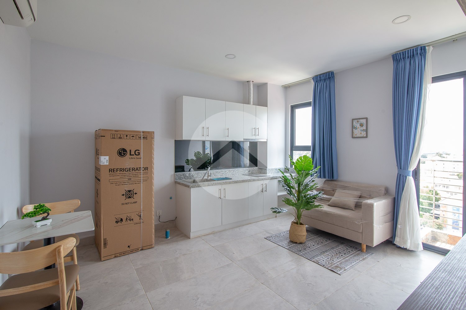 1 Bedroom Apartment For Rent - Phsa Chas, Daun Penh, Phnom Penh - Image 2