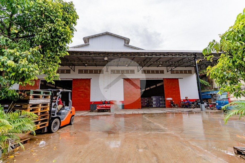 800 Sqm Warehouse For Rent - Sala Kamreuk, Siem Reap