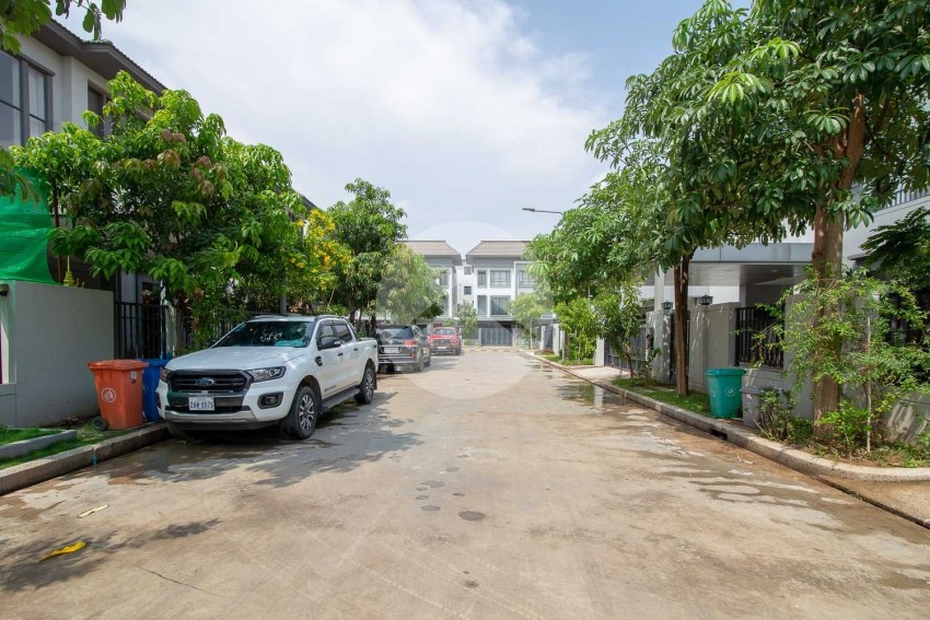 5 Bedroom Queen Villa For Rent - Borey Chip Mong  598,  Phnom Penh