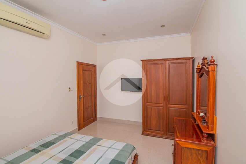 2 Bedroom Apartment For Rent - Tonle Bassac, Phnom Penh