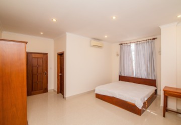 2 Bedroom Apartment For Rent - Tonle Bassac, Phnom Penh thumbnail