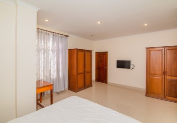 2 Bedroom Apartment For Rent - Tonle Bassac, Phnom Penh thumbnail