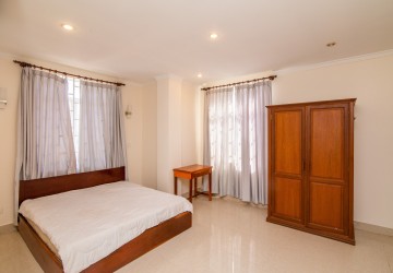 2 Bedroom Apartment For Rent - Tonle Bassac, Phnom Penh thumbnail