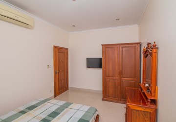 2 Bedroom Apartment For Rent - Tonle Bassac, Phnom Penh thumbnail