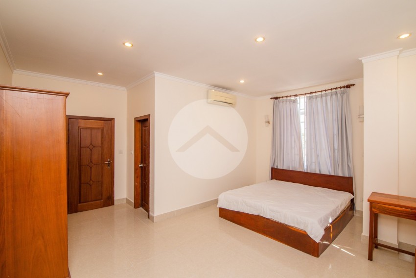 2 Bedroom Apartment For Rent - Tonle Bassac, Phnom Penh