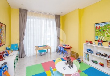 4 Bedroom Luxury Penthouse For Sale - Tonle Bassac, Phnom Penh thumbnail