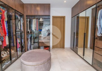 4 Bedroom Luxury Penthouse For Sale - Tonle Bassac, Phnom Penh thumbnail