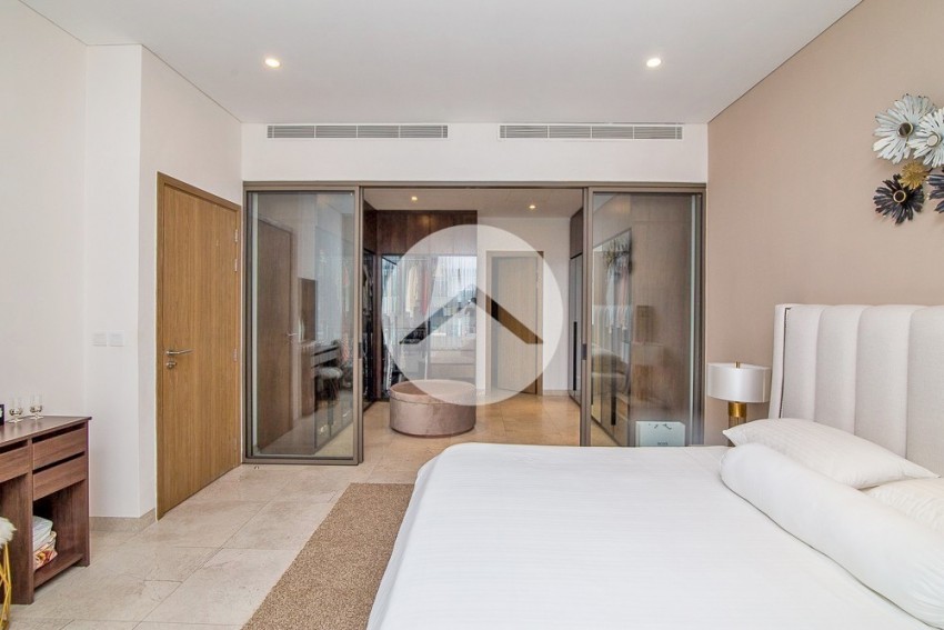 4 Bedroom Luxury Penthouse For Sale - Tonle Bassac, Phnom Penh