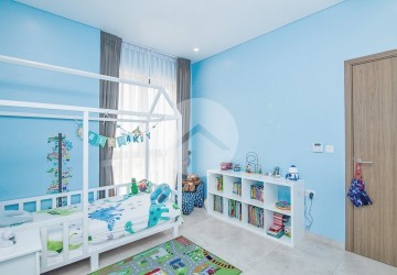 4 Bedroom Luxury Penthouse For Sale - Tonle Bassac, Phnom Penh thumbnail