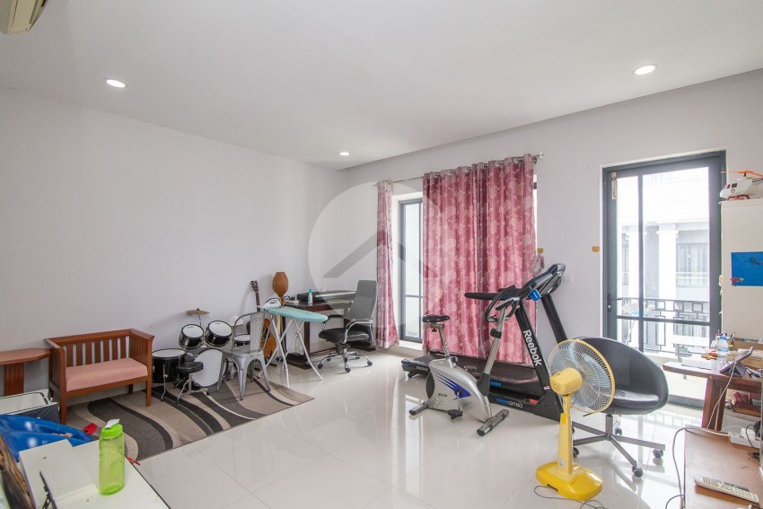 4 Bedroom Linked House For Sale - Borey Villa Town, Phnom Penh