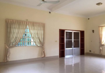 5 Bedroom Villa For Sale - Boeung Tumpun, Phnom Penh thumbnail