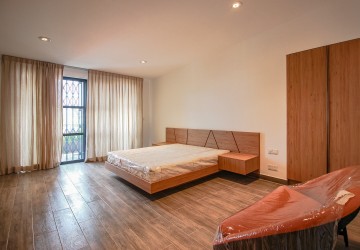 3 Bedroom Apartment For Rent - Daun Penh, Phnom Penh thumbnail