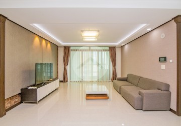 3 Bedrooms Condo For Rent - Decastle Royal, Phnom Penh thumbnail