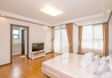 3 Bedroom Condo For Rent - Decastle Royal, BKK1, Phnom Penh thumbnail