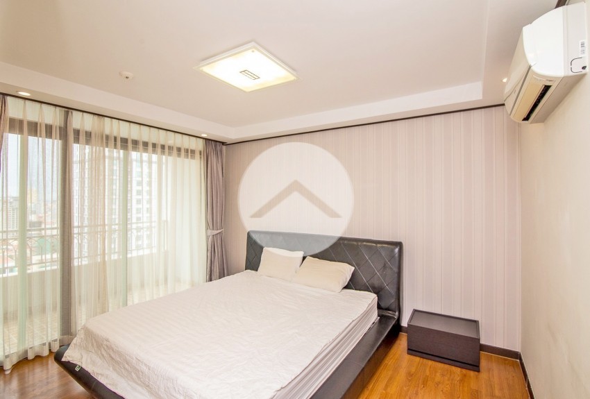 3 Bedrooms Condo For Rent - Decastle Royal, Phnom Penh