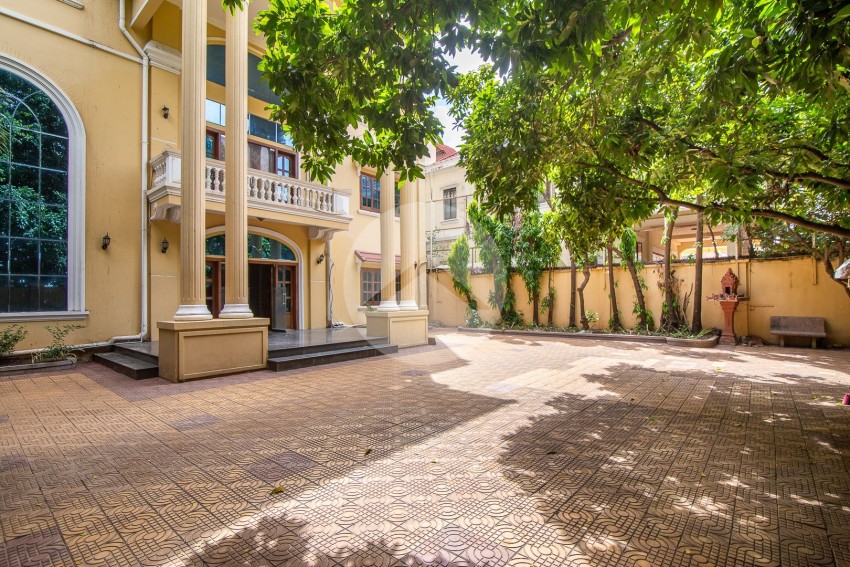 7 Bedroom Commercial Villa For Rent - Near National Museum, Chey Chumneah, Phnom Penh