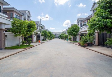 4 Bedroom Twin Villa For Rent - Chak Angre kraom , Phnom Penh thumbnail