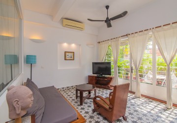 3 Bedroom Renovated Apartment For Rent - Phsar Kandal 1, Phnom Penh thumbnail