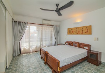 3 Bedroom Renovated Apartment For Rent - Phsar Kandal 1, Phnom Penh thumbnail