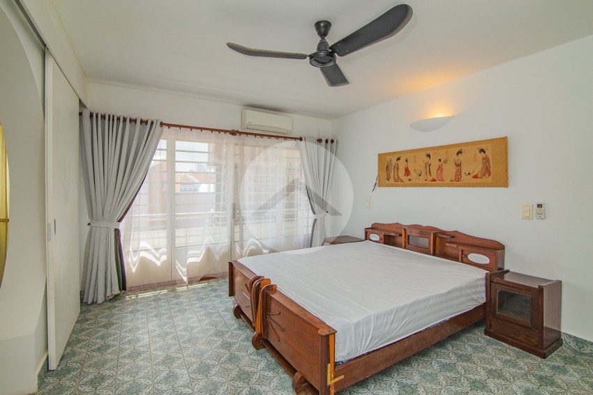 3 Bedroom Renovated Apartment For Rent - Phsar Kandal 1, Phnom Penh