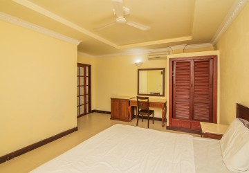 2 Bedroom Apartment For Rent in Wat Phnom - Phnom Penh thumbnail