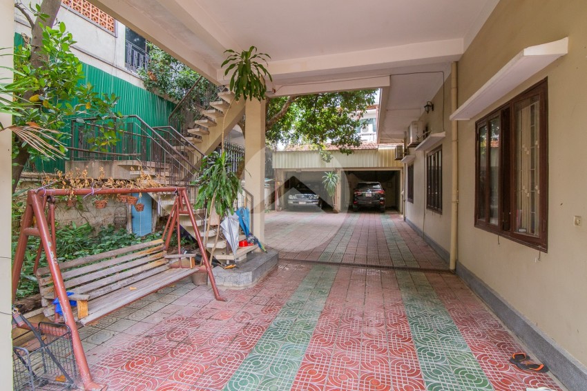 5 Bedroom Villa For Sale in Daun Penh, Phnom Penh
