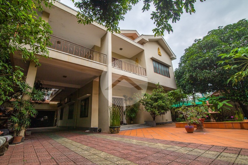 5 Bedroom Villa For Sale in Daun Penh, Phnom Penh