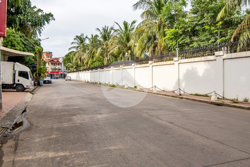 337 Sqm Commercial Land For Sale - Toul Tom Pong, Phnom Penh