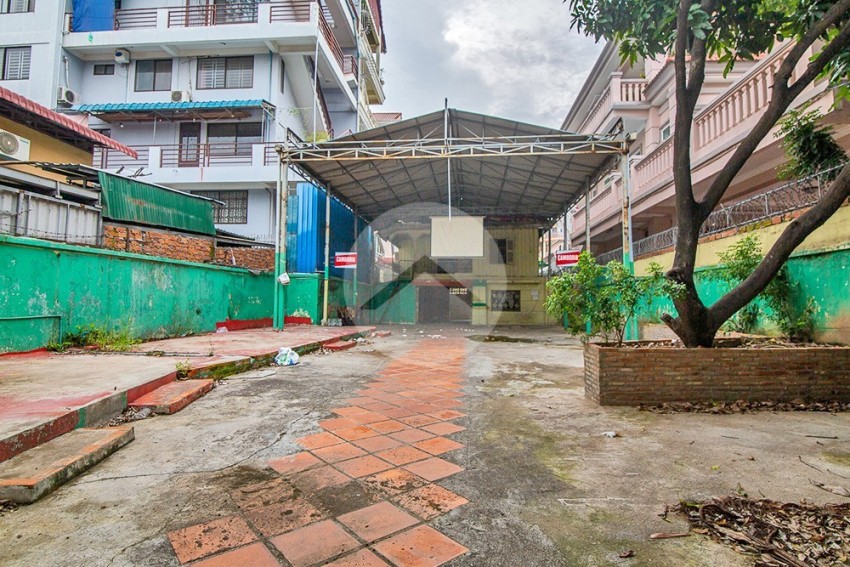 337 Sqm Commercial Land For Sale - Toul Tom Pong, Phnom Penh