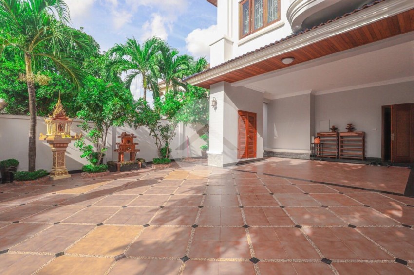 5 Bedroom Villa For Rent - Tonle Bassac, Phnom Penh