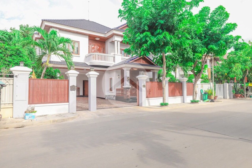 5 Bedroom Villa For Rent - Tonle Bassac, Phnom Penh