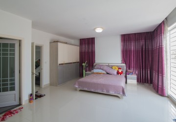 4 Bedroom Twin Villa For Sale - Borey Peng Huoth, Beoung Snor, Phnom Penh thumbnail