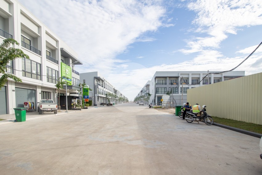 8 Bedroom Double Shophouse For Sale - Chip Mong 50m, Phnom Penh