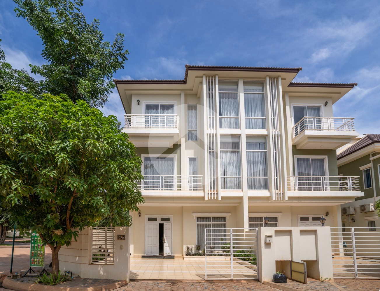 4 Bedroom Villa For Rent - Svay Dangkum, Siem Reap - Image 2