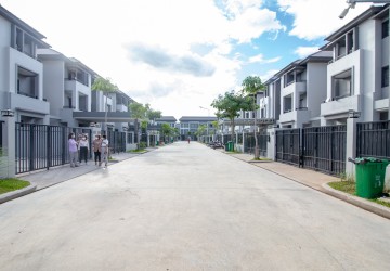 4 Bedroom Twin Villa For Rent - Chip Mong 50m, Phnom Penh thumbnail