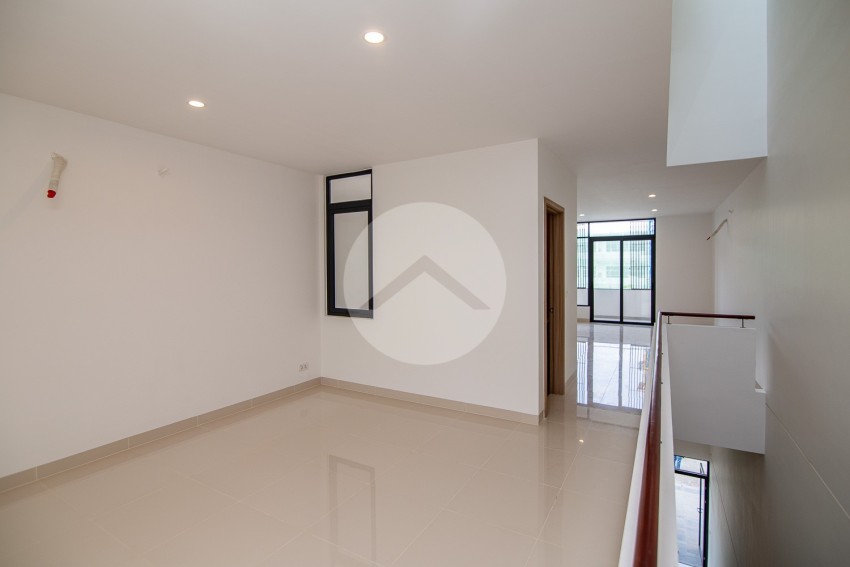 4 Bedroom Shophouse For Rent - KMH Park, Phnom Penh