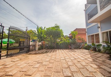 7 Bedroom House With Apartment For Rent - Sala Kamreuk, Siem Reap thumbnail