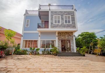 7 Bedroom House With Apartment For Rent - Sala Kamreuk, Siem Reap thumbnail