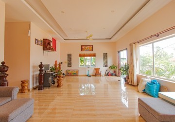 7 Bedroom House With Apartment For Rent - Sala Kamreuk, Siem Reap thumbnail