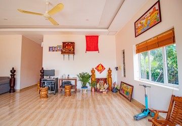 7 Bedroom House With Apartment For Rent - Sala Kamreuk, Siem Reap thumbnail