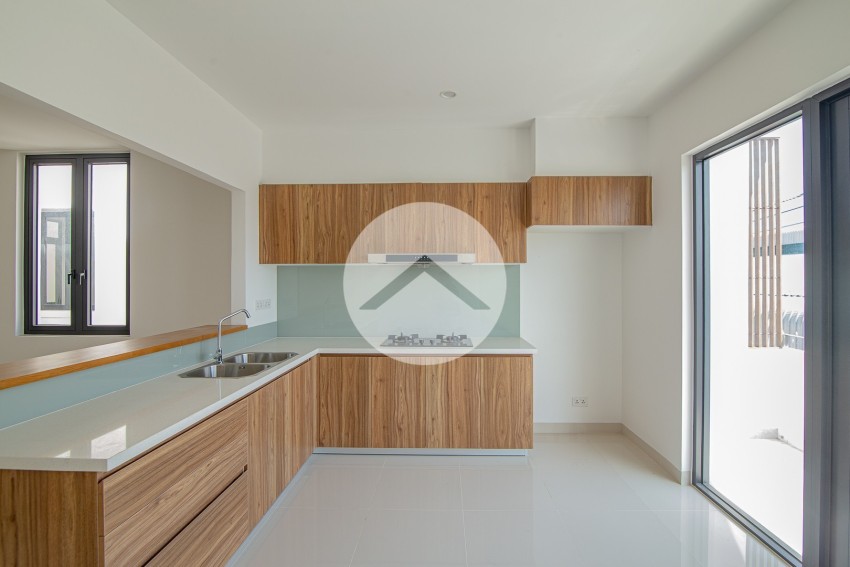 4 Bedroom Shophouse For Rent - KMH Park, Phnom Penh