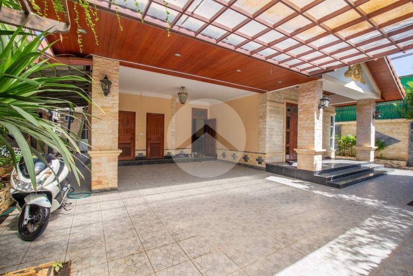 4 Bedroom Villa For Rent - Tonle Bassac, Phnom Penh