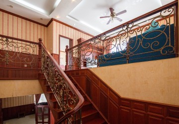 4 Bedroom Villa For Rent - Tonle Bassac, Phnom Penh thumbnail